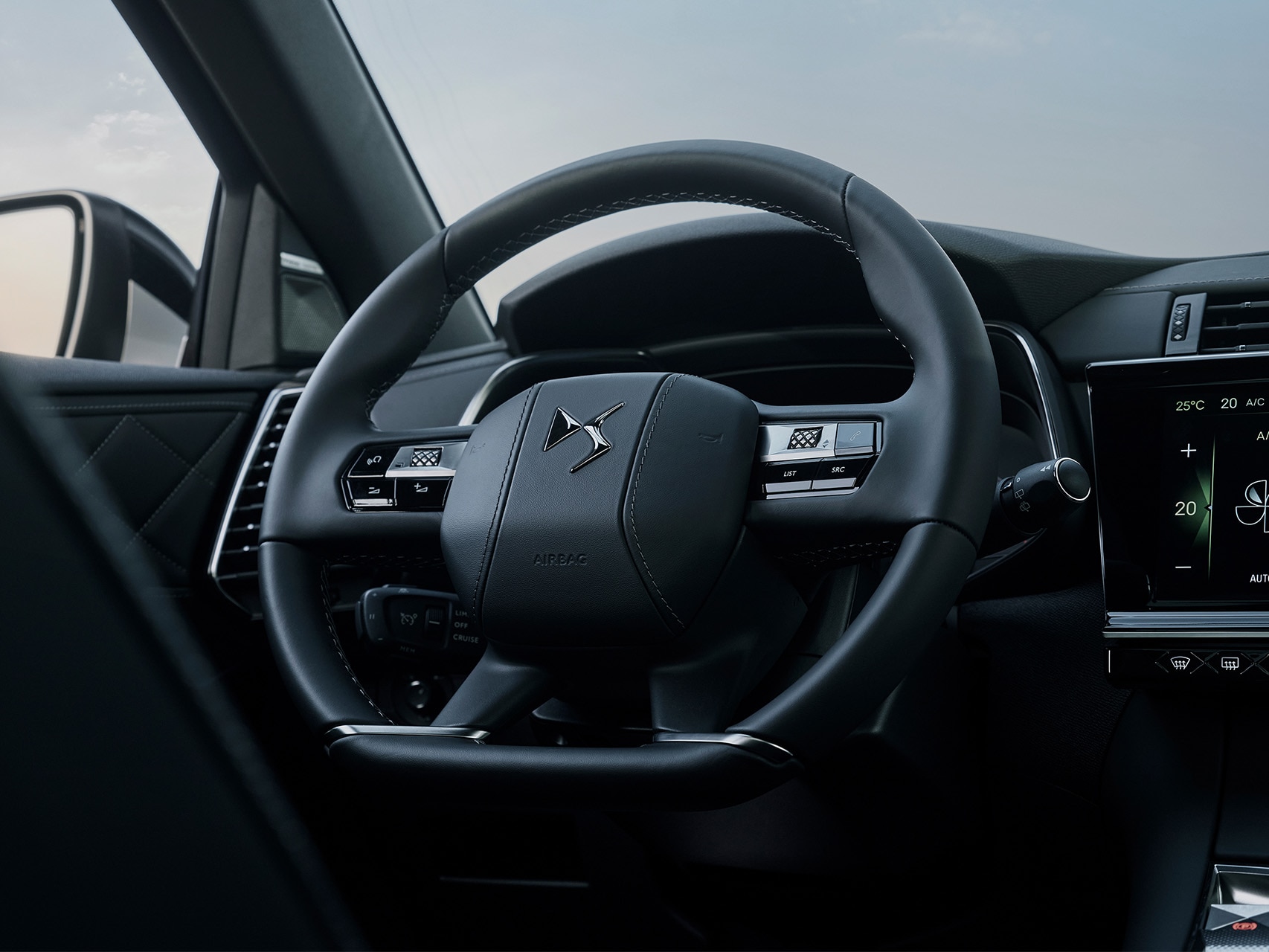Volante DS 7 em couro de grão integral